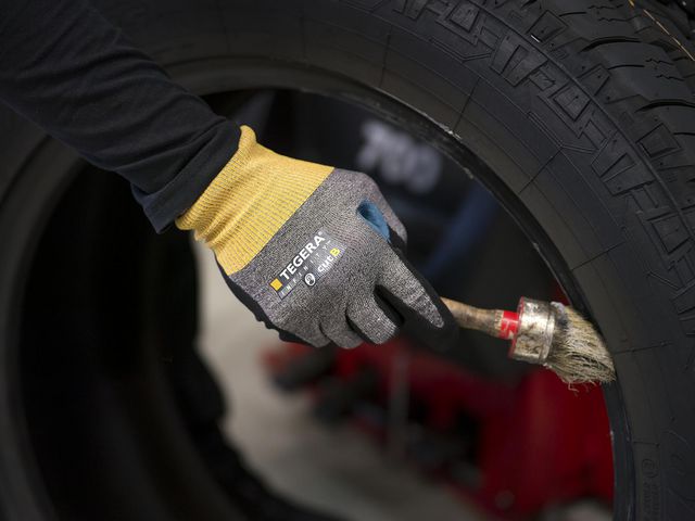 Skärskyddshandske TEGERA 8805 INF.B 8