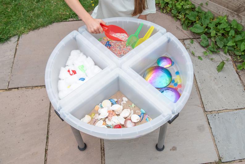 Sand och vattenlekbord utforska