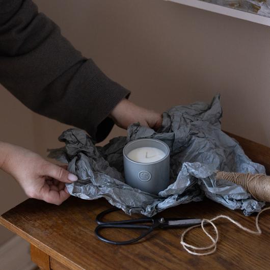 Doftljus LILJEHOLMENS Ella grå