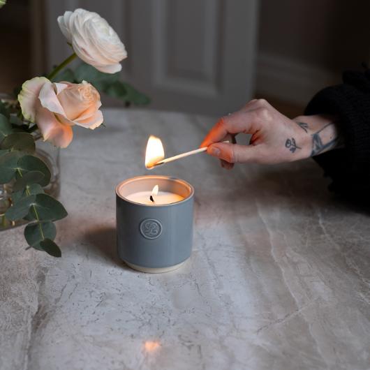 Doftljus LILJEHOLMENS Ella grå